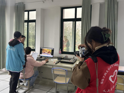 光影筑夢，愛心同行——文新青服赴迎龍中學(xué)開展公益攝影攝像志愿服務(wù)活動紀實